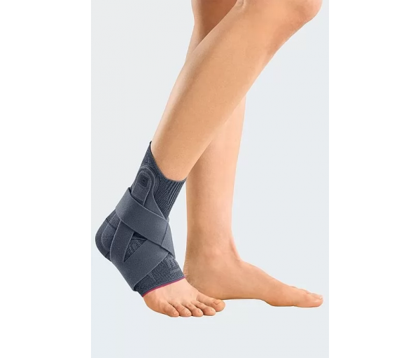 Бандаж для голеностопного сустава с силиконовыми вставками и фиксирующим ремнем Levamed active Medi